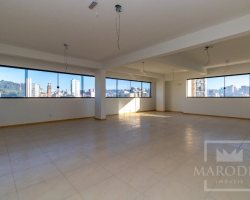 Salas/Conjuntos com 94m², Nao suíte, no bairro Centro em Marau