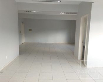 Salas/Conjuntos com 70m², Nao suíte, no bairro Centro em Marau