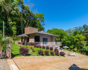 Casa com 238m², 3 dormitórios, Nao suíte, 2 vagas, no bairro Interior em Marau