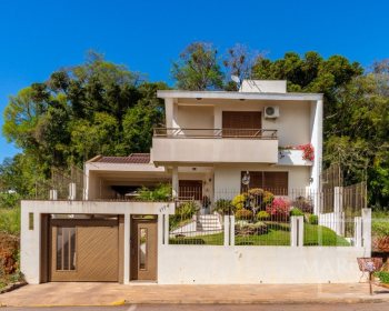 Casa com 365m², 4 dormitórios, Nao suíte, 3 vagas, no bairro Centro em Marau