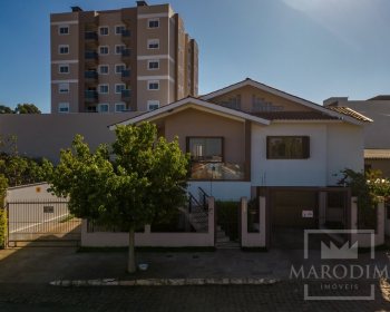 Casa com 290m², 4 dormitórios, Nao suíte, 5 vagas, no bairro Jardim  América em Marau