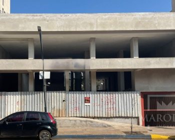 Casa comercial com 400m², Nao suíte, no bairro Centro em Marau