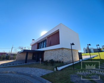 Casa com 320m², 3 dormitórios, Sim suíte, 3 vagas, no bairro Rodovia ERS 324 em Marau